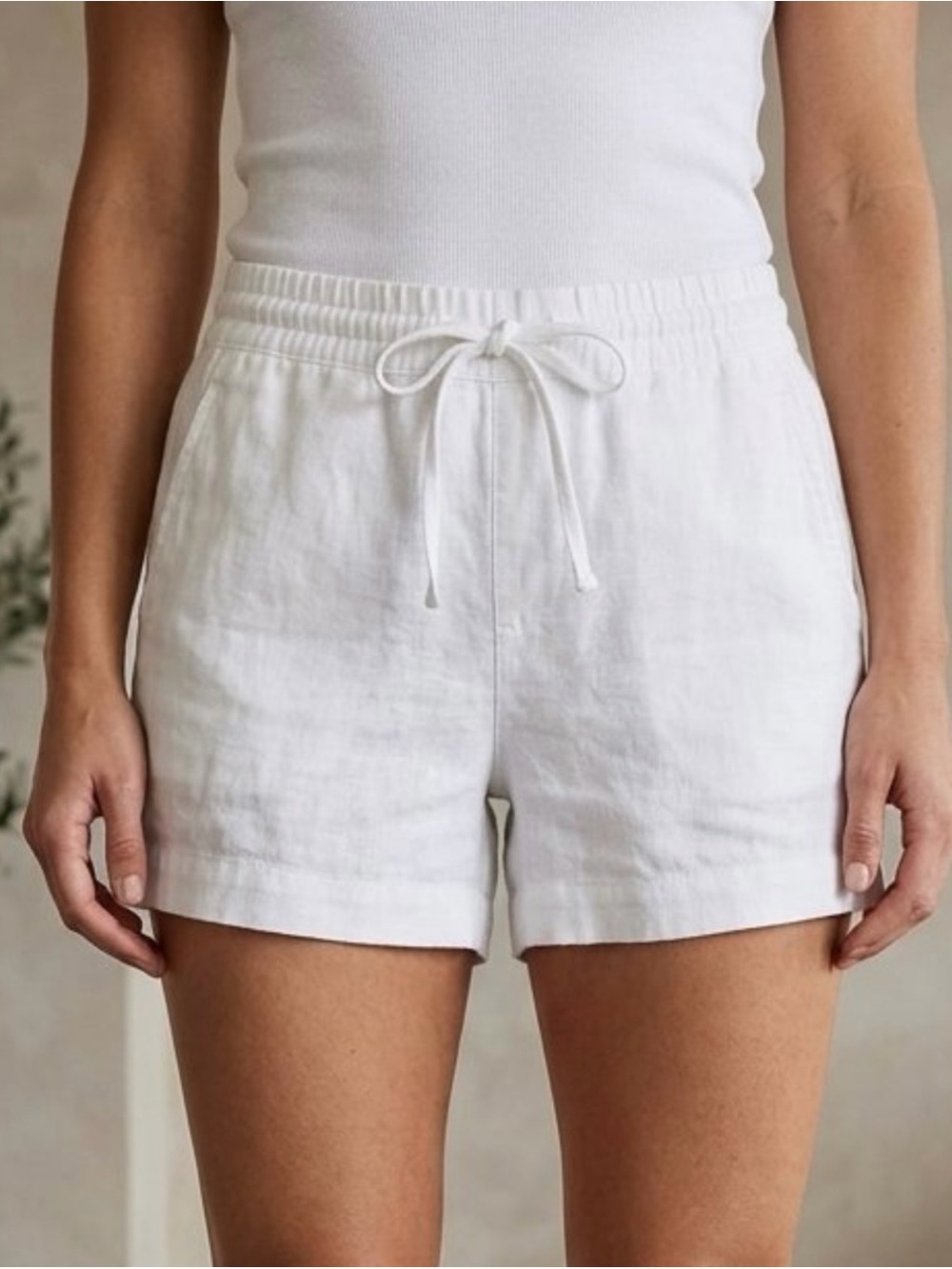 Athleta women’s white linen shorts Sz 6